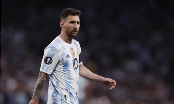 温峥嵘“打假”AI版自己遭